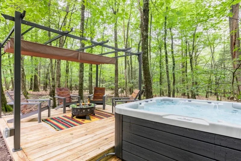 14 Poconos Airbnb Stays for a Relaxing Getaway in Nature