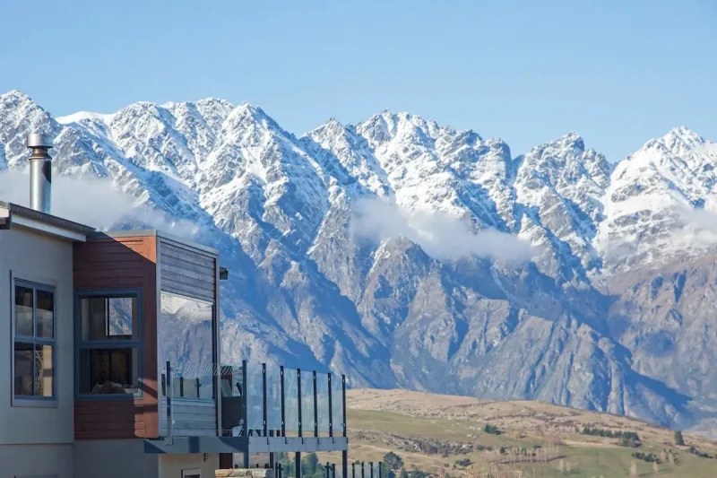 17 Breathtaking Queenstown Airbnb Homes With Spectacular Views