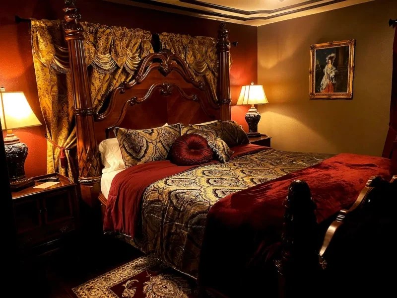 10 Halloween Airbnb Homes for a Spooky Getaway