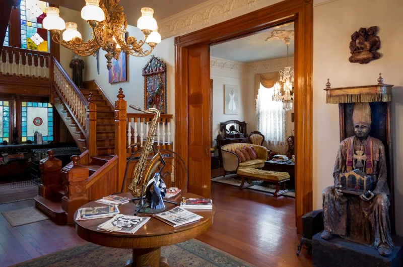 10 Halloween Airbnb Homes for a Spooky Getaway