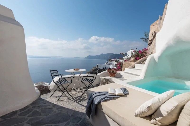 Top 20 Airbnb and Vrbo Rentals in Greece for Your Dream Getaway