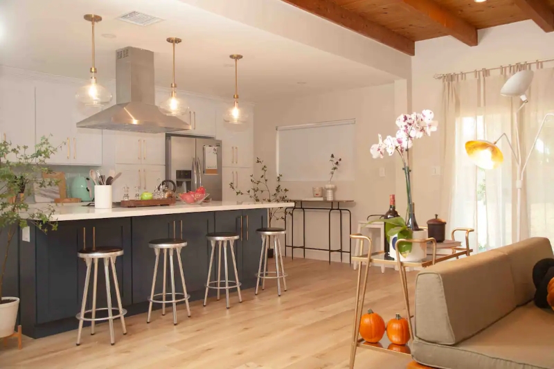 10 Prettiest Airbnb Homes Near Disneyland in Anaheim, California
