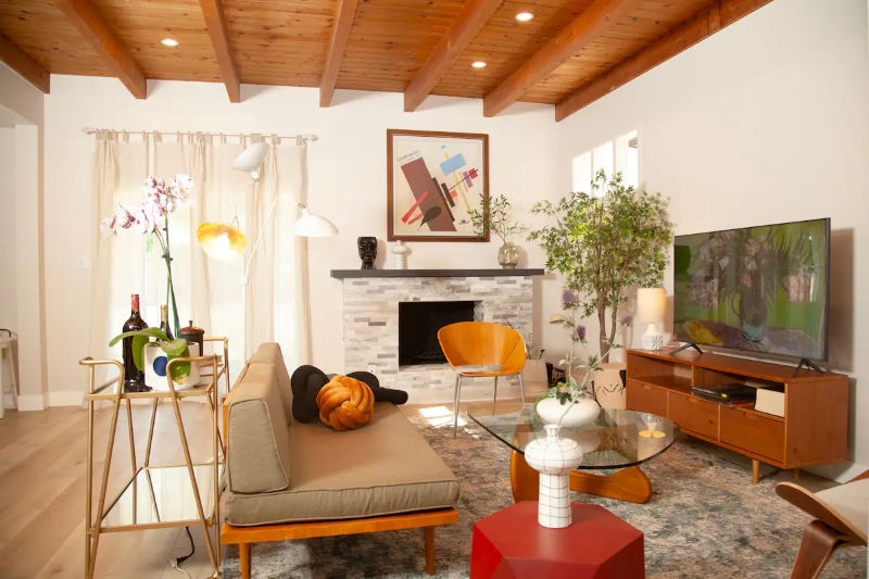 10 Prettiest Airbnb Homes Near Disneyland in Anaheim, California