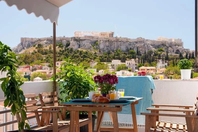 Top 20 Airbnb and Vrbo Rentals in Greece for Your Dream Getaway