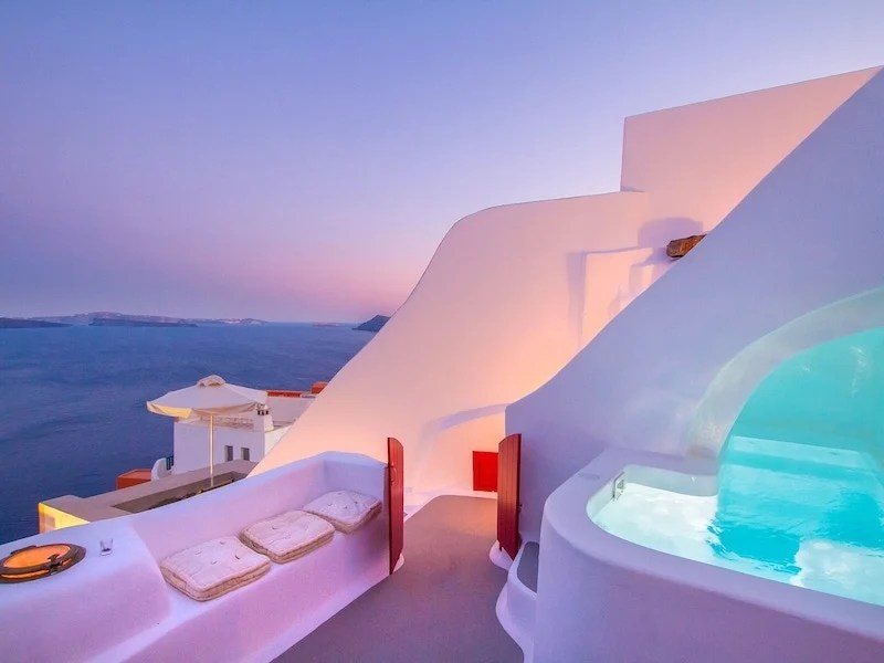 Top 20 Airbnb and Vrbo Rentals in Greece for Your Dream Getaway