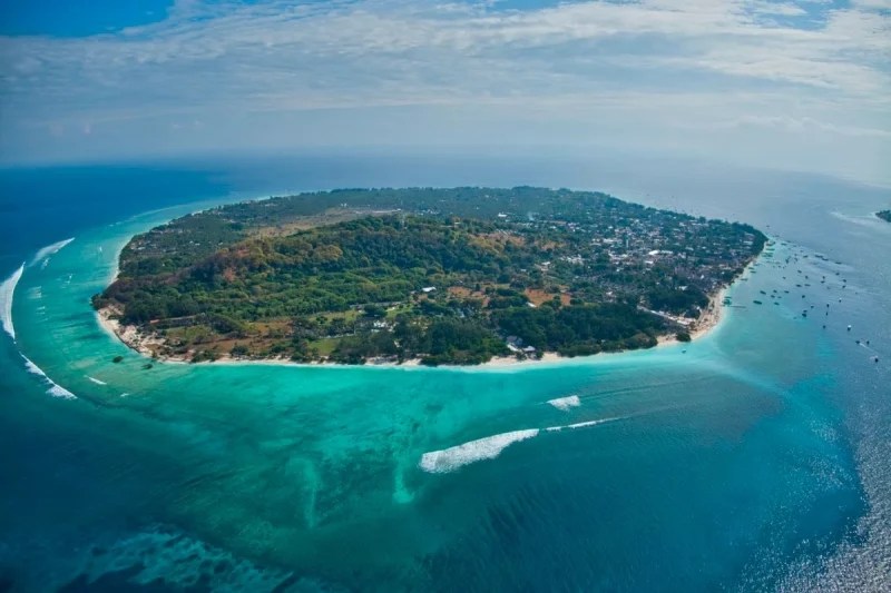 11 Indonesian Islands Near Singapore for a Short Holiday