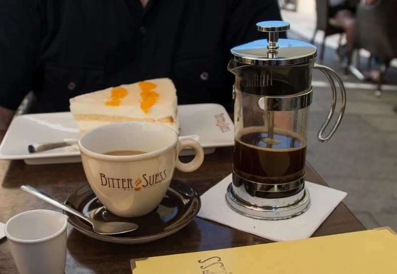 7 Travel Essentials Every Coffee Lover Must Have