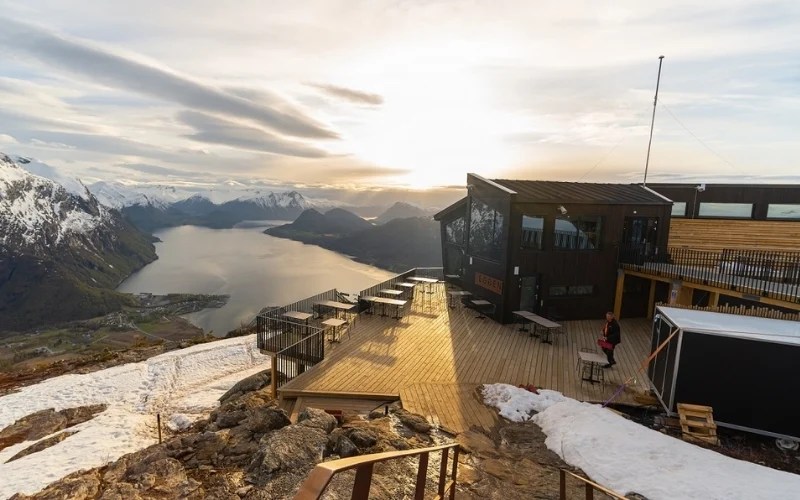 18 Succession Filming Locations Around the World, From Seasons 1 to 4