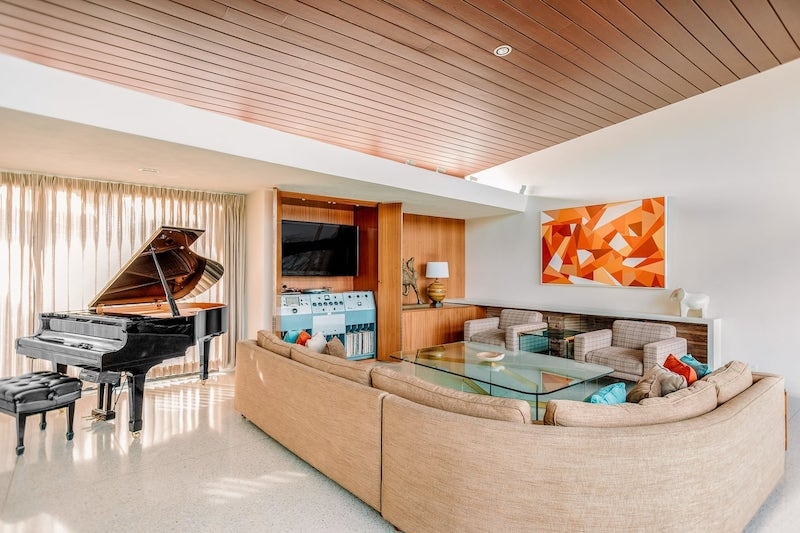 10 Palm Springs Airbnb Vacation Homes With Private Pools