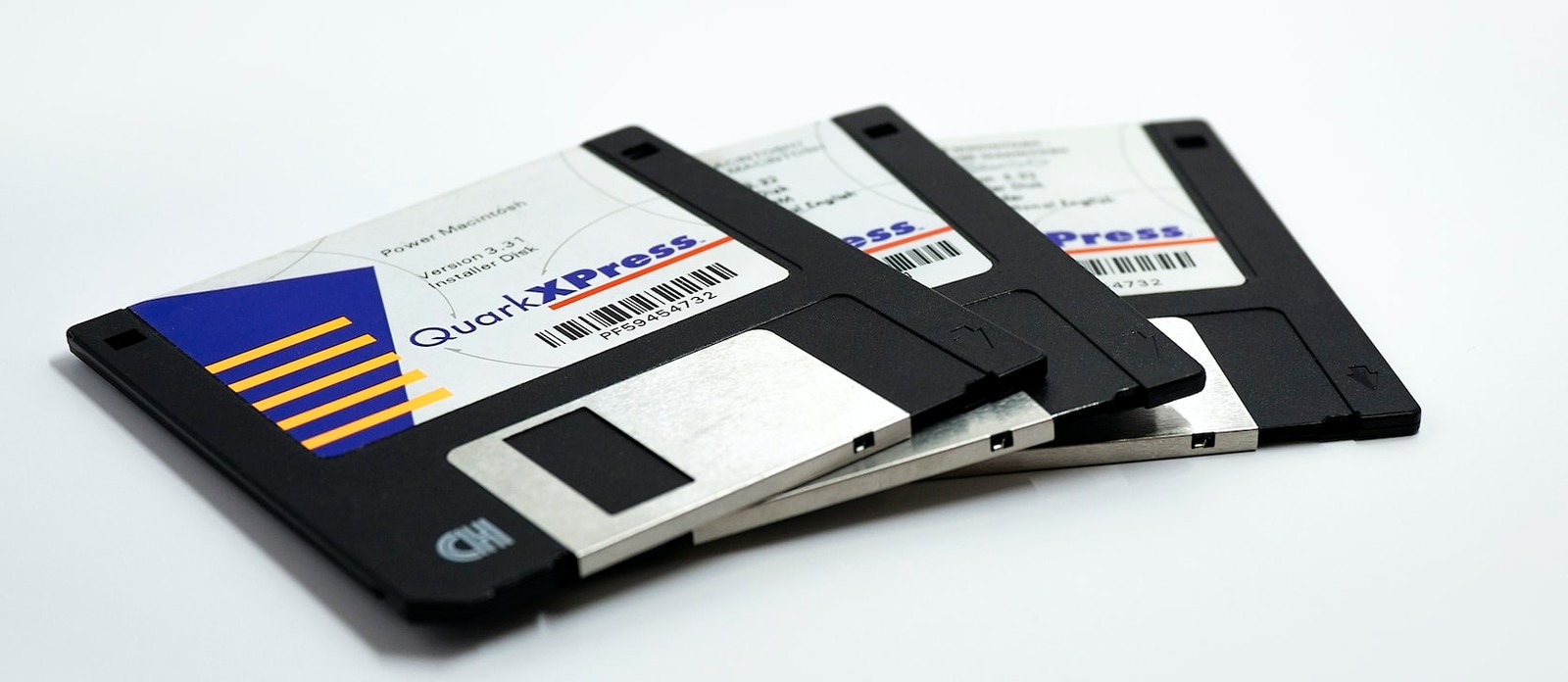 What company introduced the floppy disk in 1971?