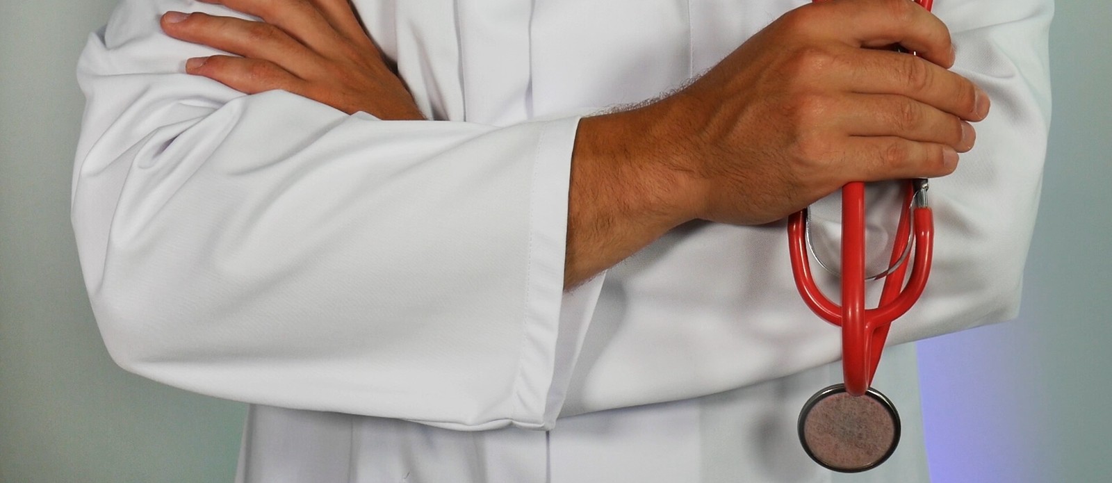 In which decade did the first organ transplant take place?