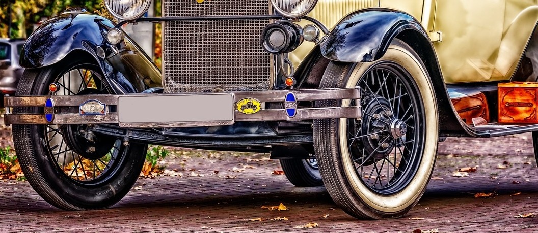 Which car manufacturer produced the Model T in 1908?