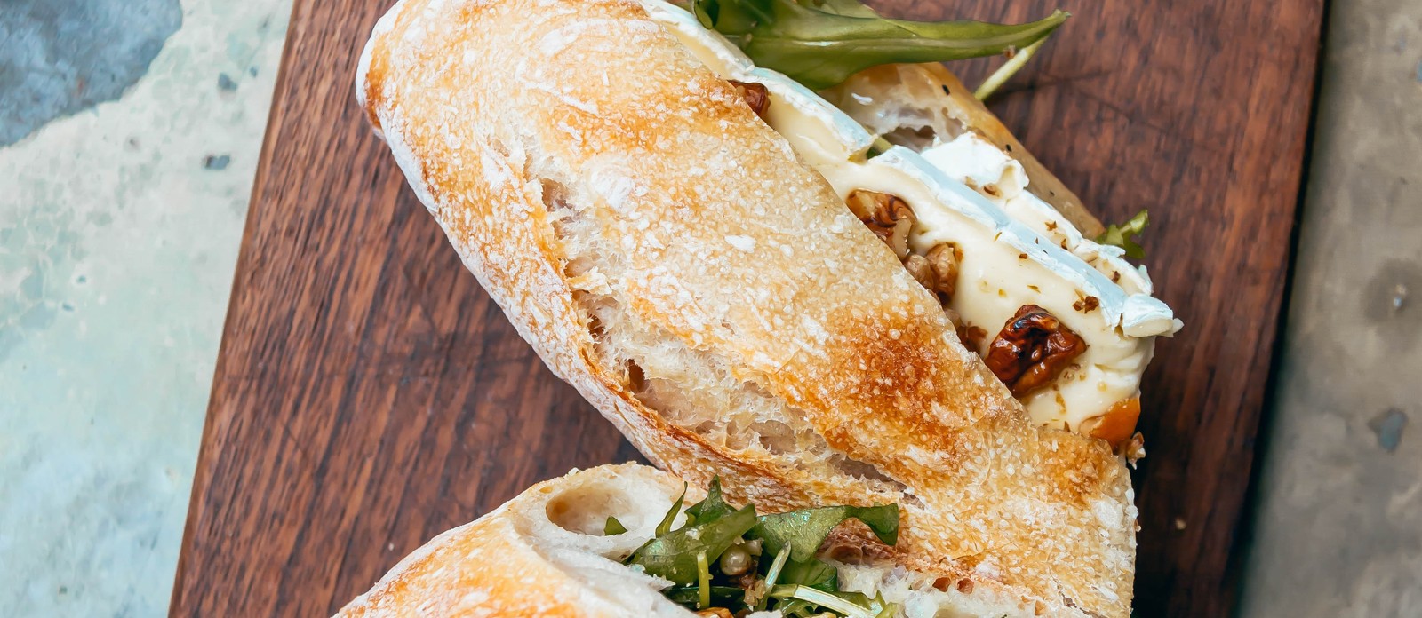 How are the clams prepared for a Clam Roll Sandwich?