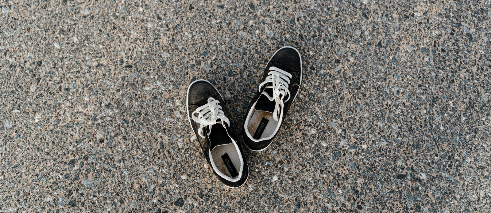 What are the small plastic fittings on the end of shoelaces called?