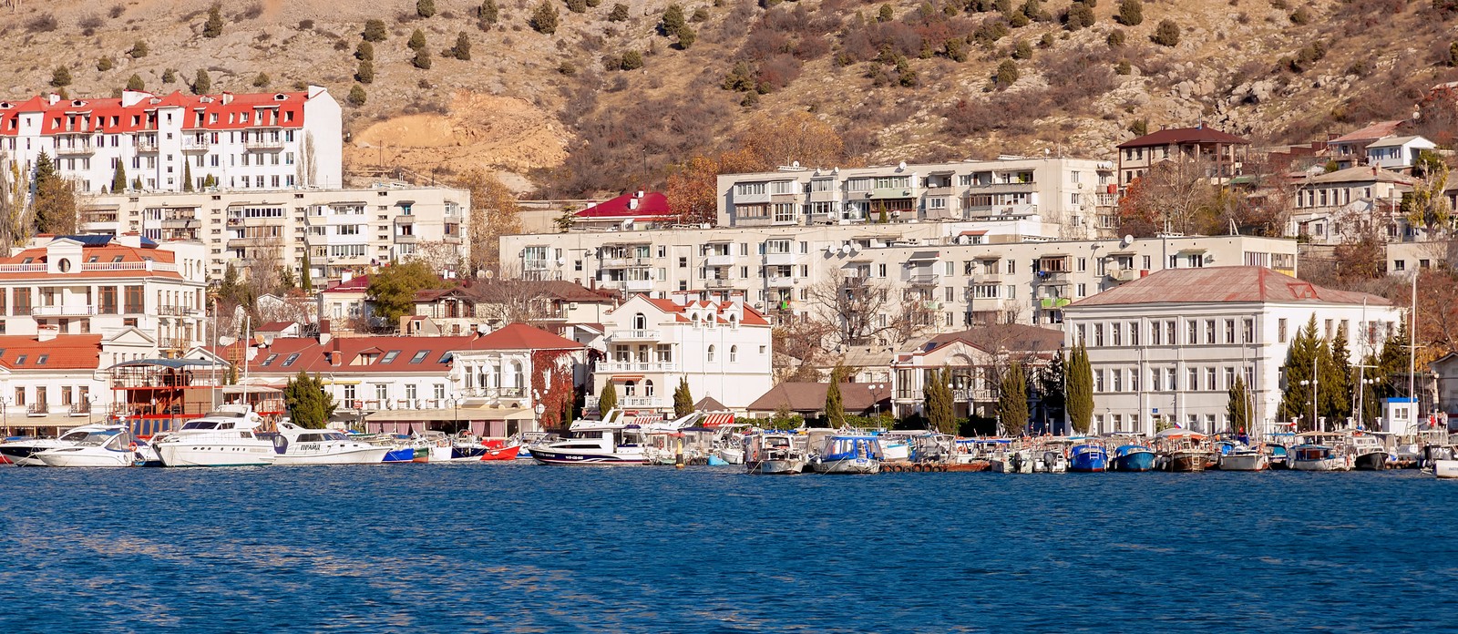 In what sea is the Crimean Peninsula located?