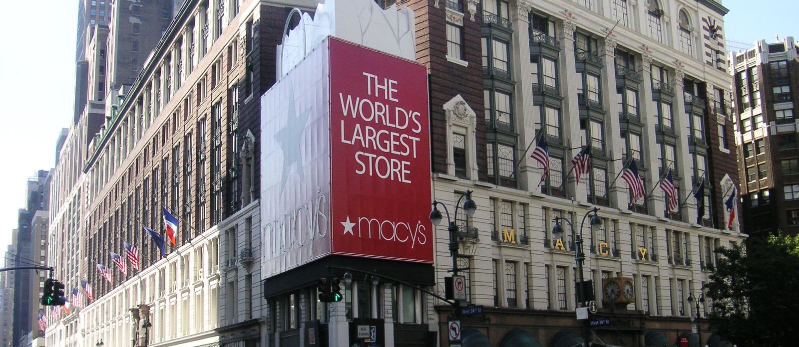 In which city is the famous Macy's flagship store?