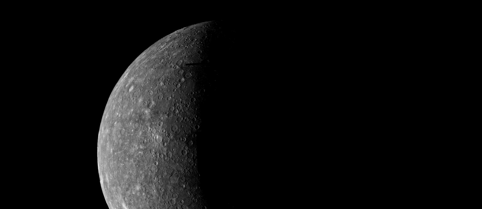 What is the surface temperature of Mercury during the day?