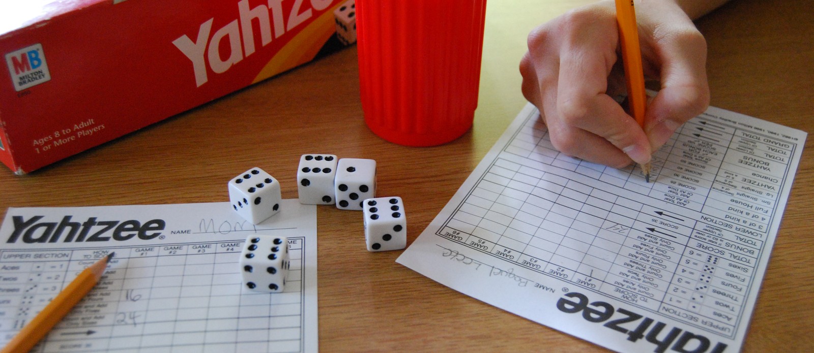 How many times can you roll the dice per turn in a Yahtzee game?