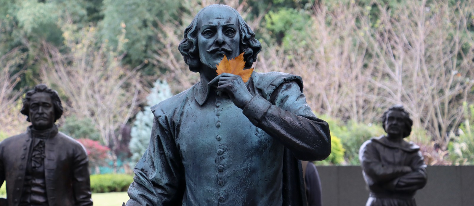 Which Shakespearean character says "Alas, poor Yorick!"?