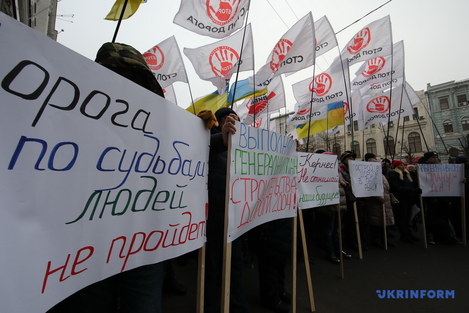 Харьковскую мэрию пикетируют несколько сотен предпринимателей из
