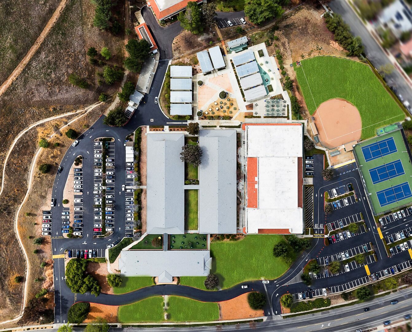 La Reina High School UNIMATES Education