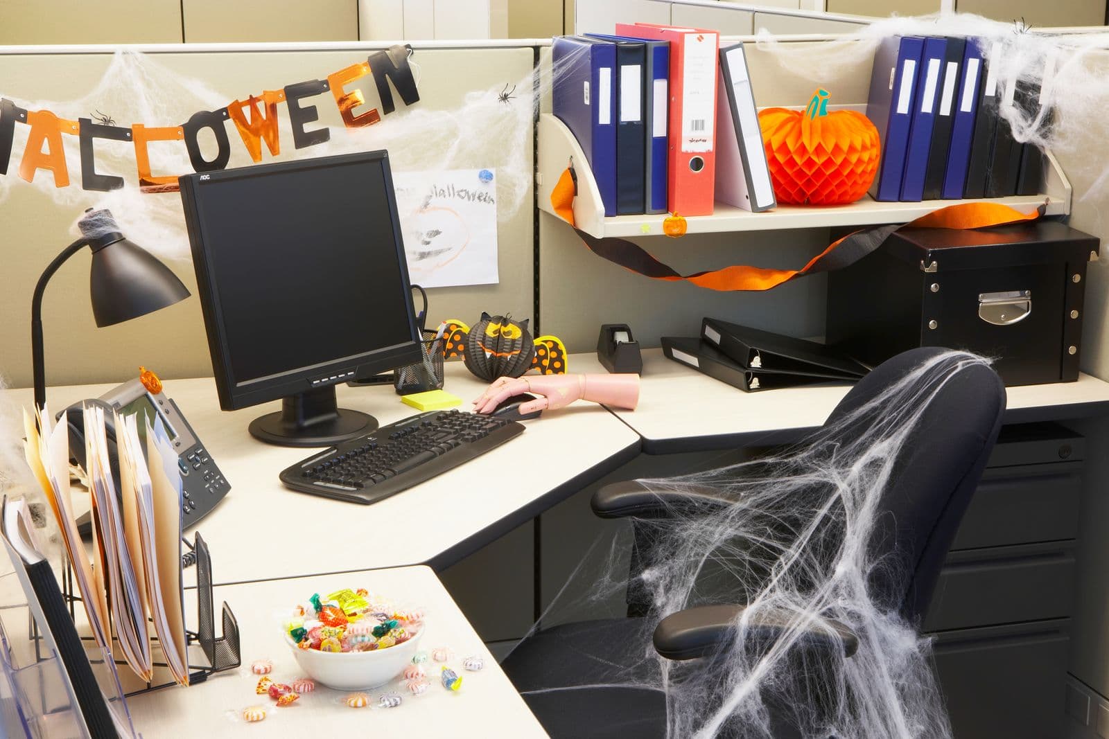 20+ halloween desk decorations ideas for a Creepy and Cool Office