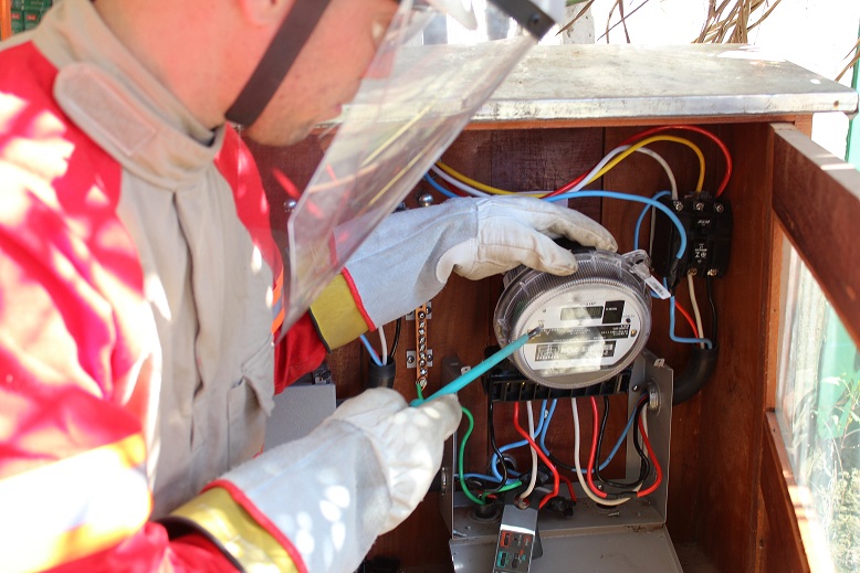 Polícia investiga fraude milionária de roubo de energia elétrica