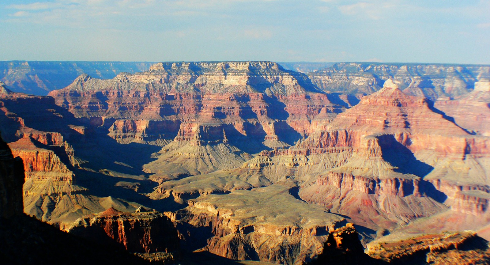 Which river runs through the Grand Canyon in Arizona?