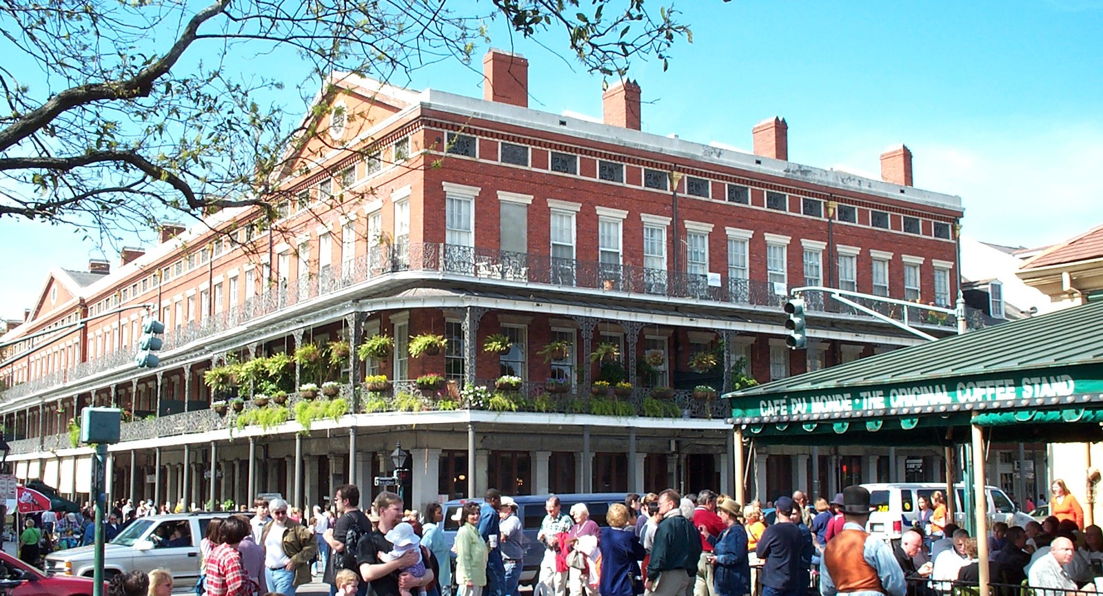 Which of these U.S. cities is renowned for its Mardi Gras festival?