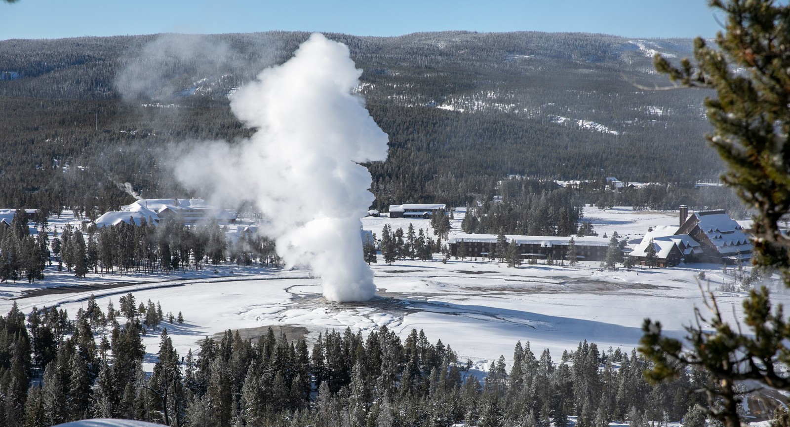 The "Old Faithful" is a famous geyser in which U.S. national park?
