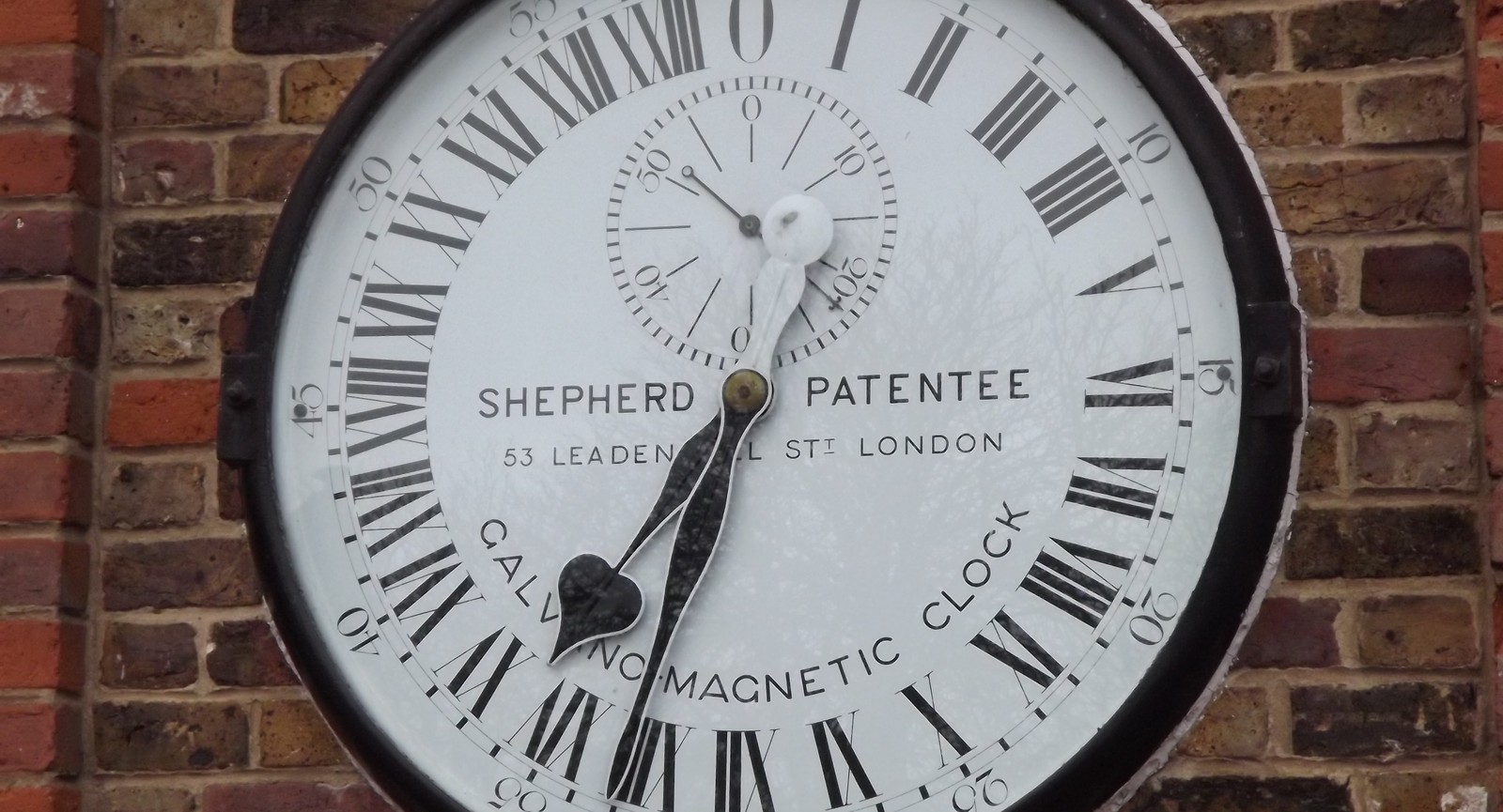 What is the time difference between New York and London?