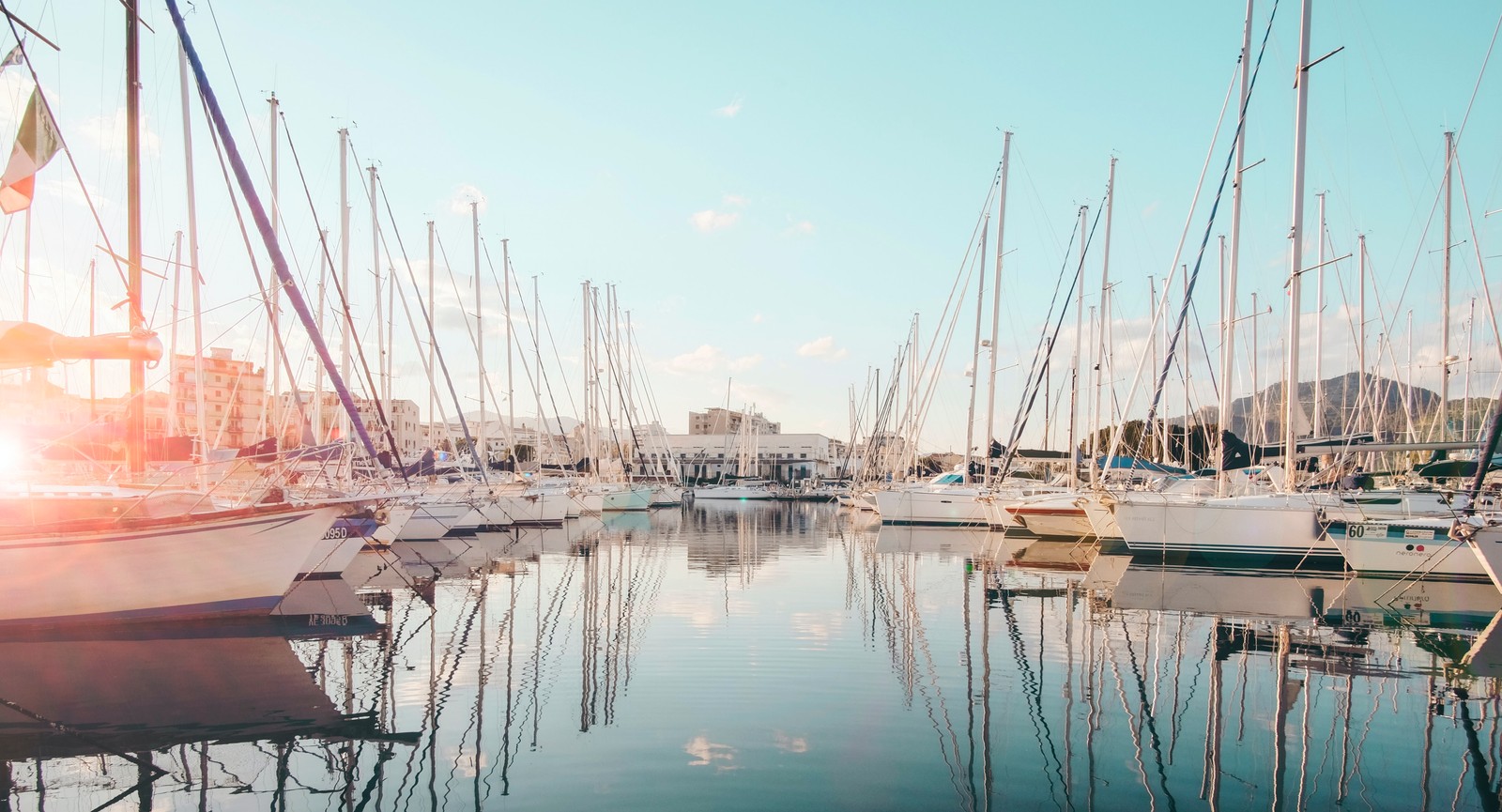 Which U.S. city has the world's largest landlocked harbor?