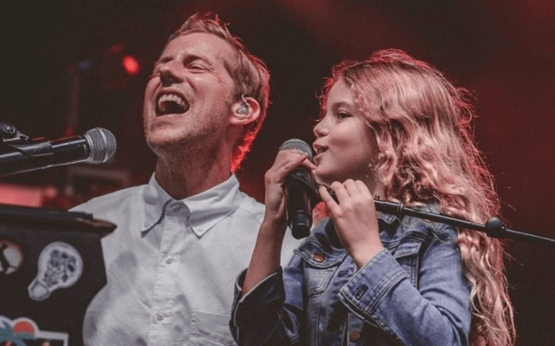 Andrew McMahon's daughter performs 'Cecilia and the Satellite' on his