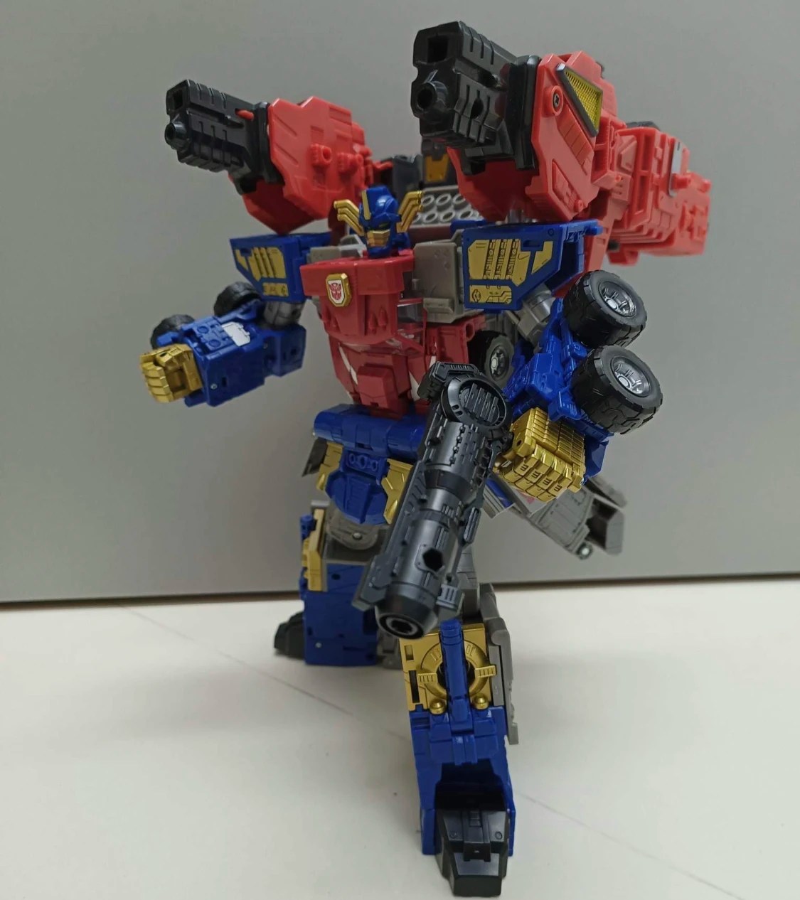 Transformers Legacy Evolution Armada Optimus Prime in hand images