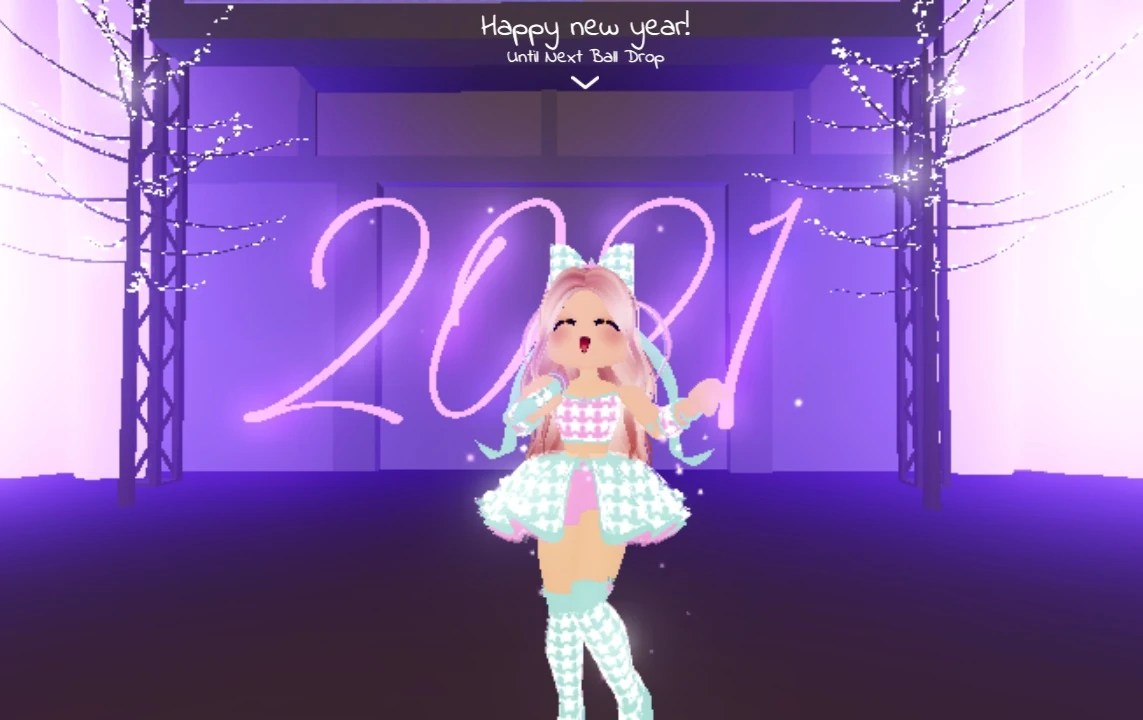 So I made 2 outfits with the Popstar Set Fandom