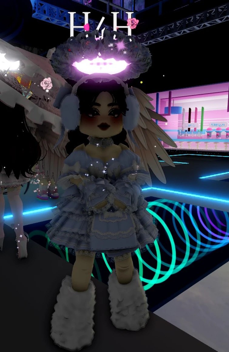 thoughts on present royale high? (fanbase,players,devs,etc just pretty much anything about the