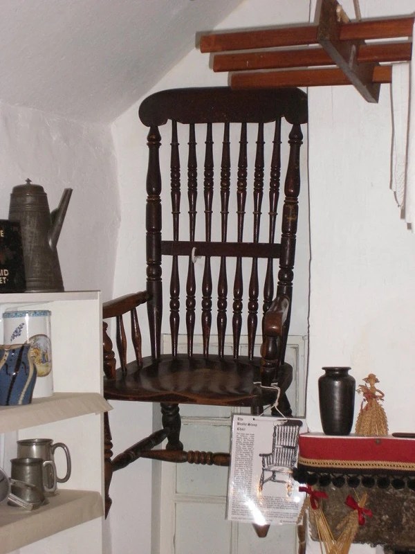 Busby's Stoop Chair The Evil Wiki Fandom