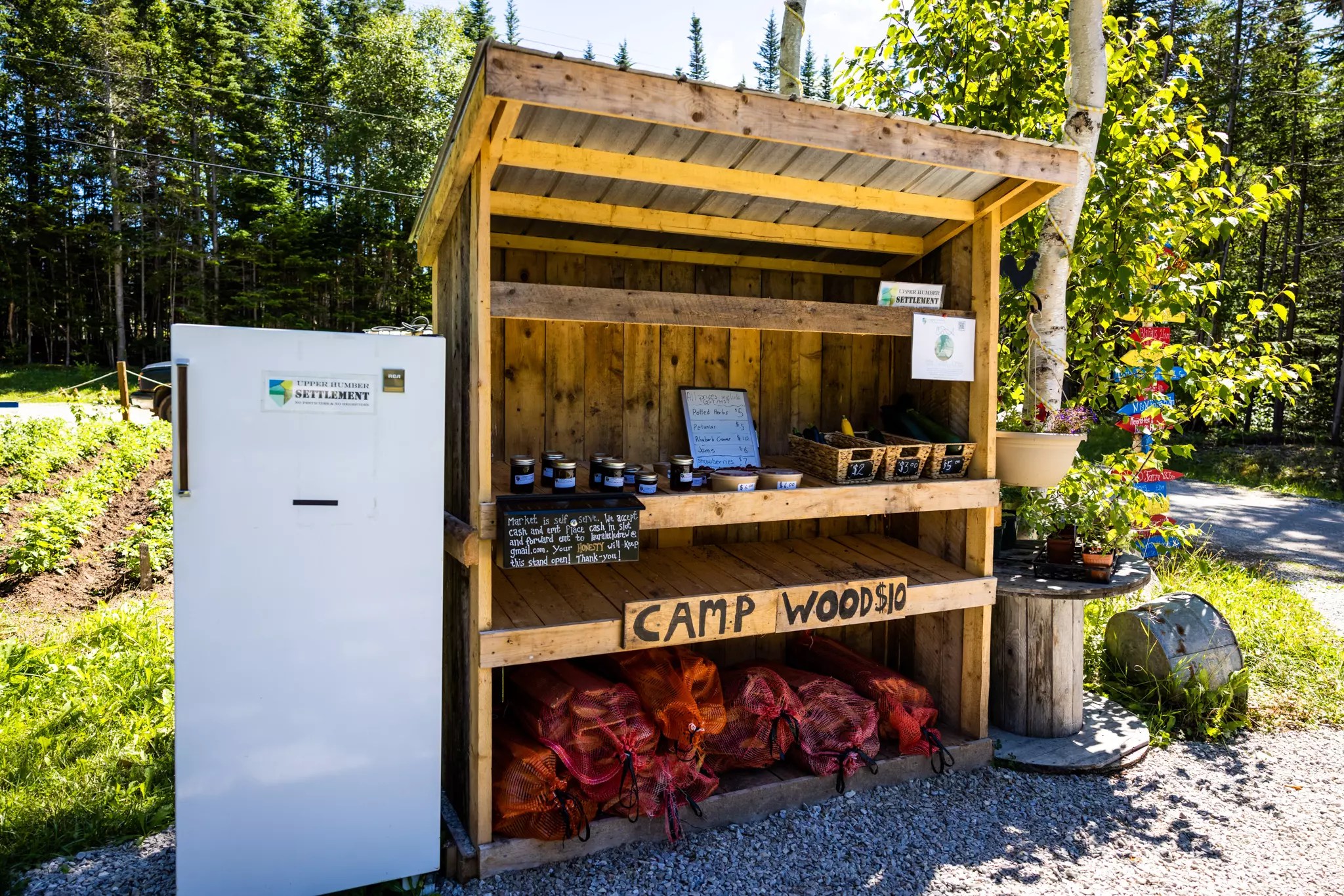 HONESTY MARKET ROADSIDE FARM STAND UHS