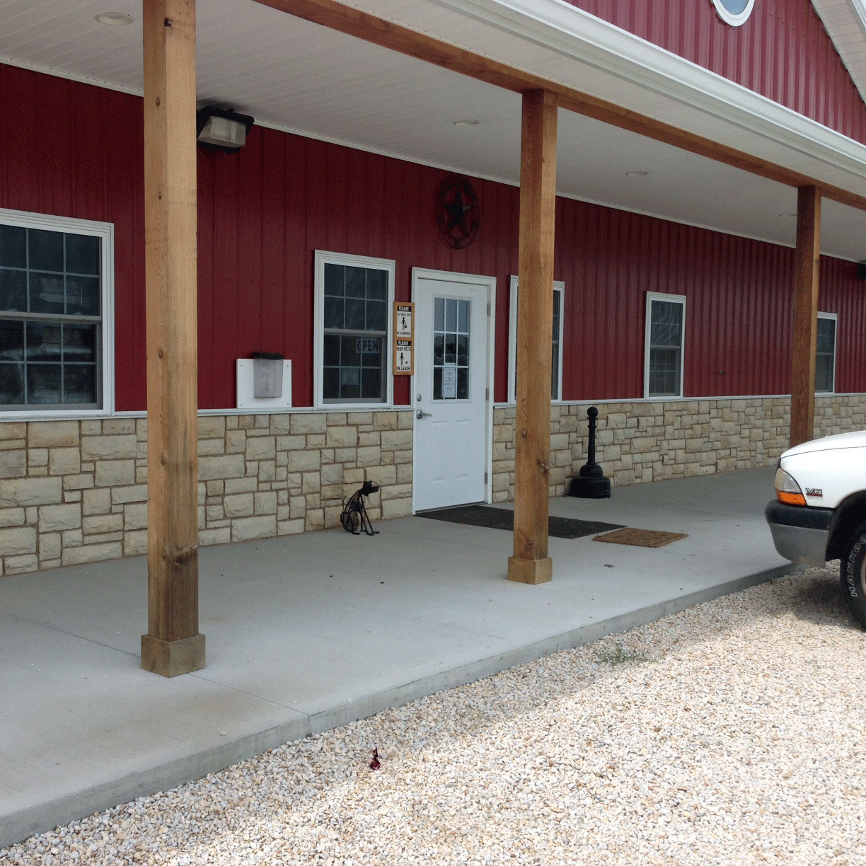 Red Barn Veterinary Service, Iola, KS