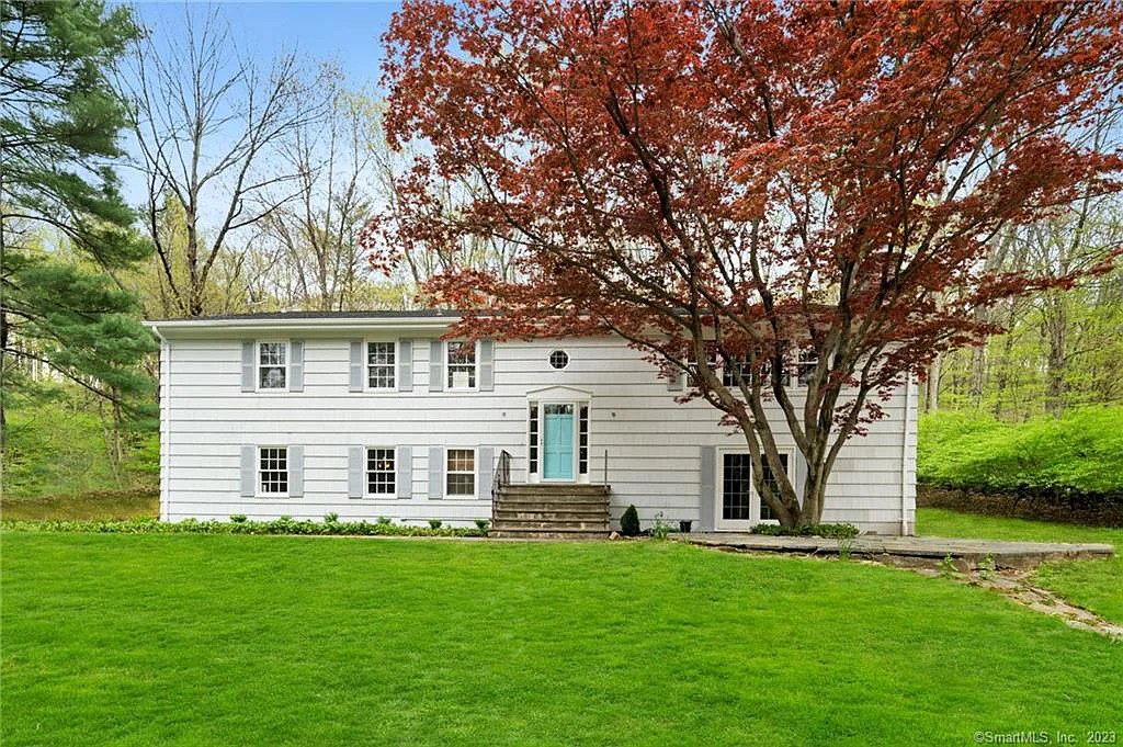 Beth Saunders 740 GILBERT HWY