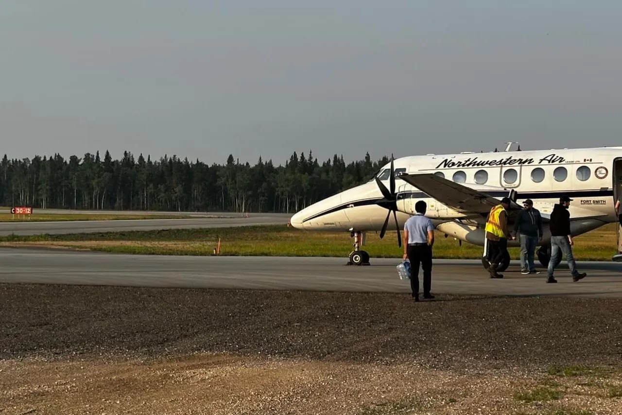 Avión Northwestern Air Lease se estrella en Canadá; serían varias