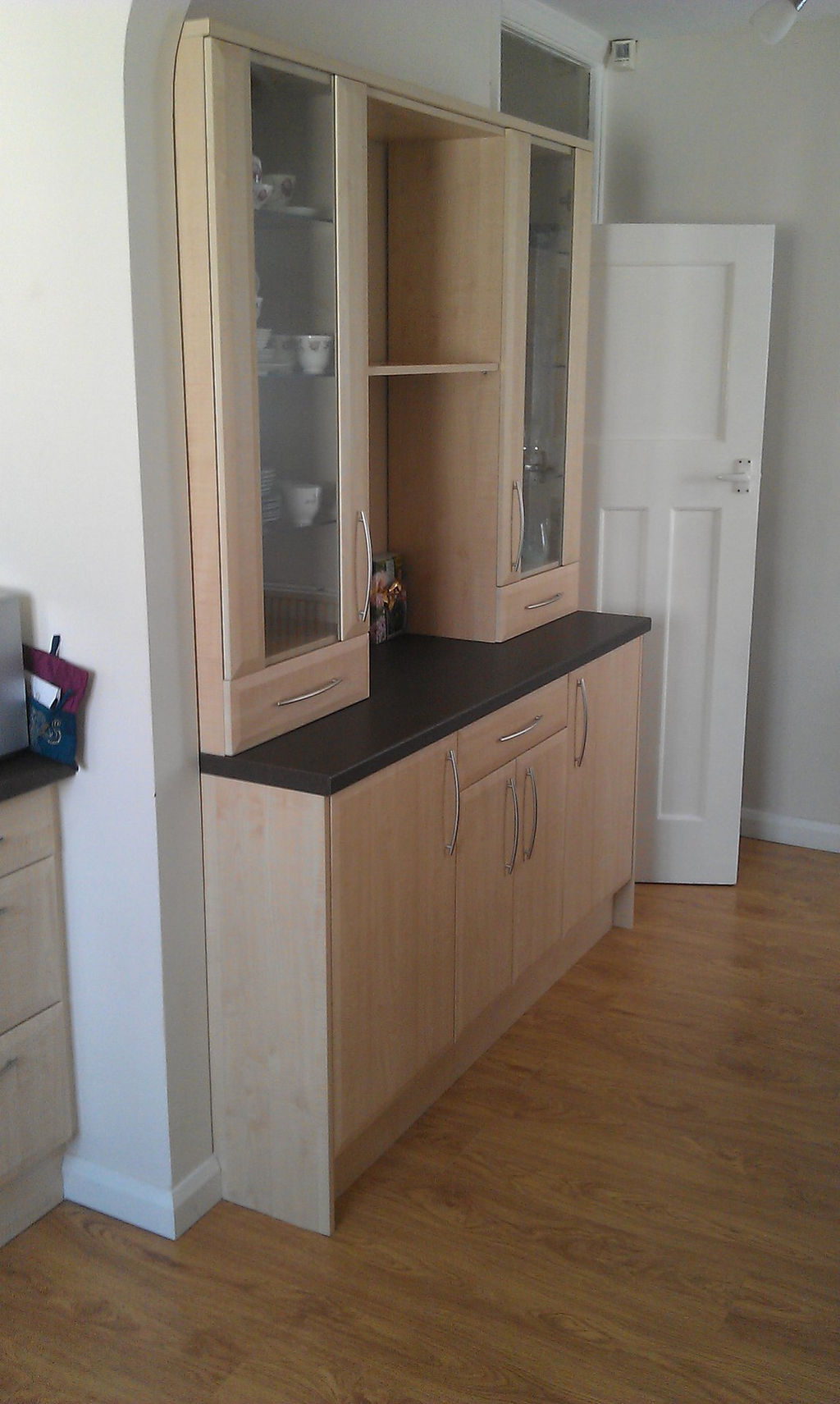 LA Interiors. Kitchen, bathroom and tile showroom in Luton