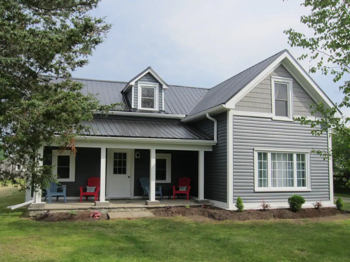 VACATION RENTAL PROPERTIES PEC Property Sisters Inc.