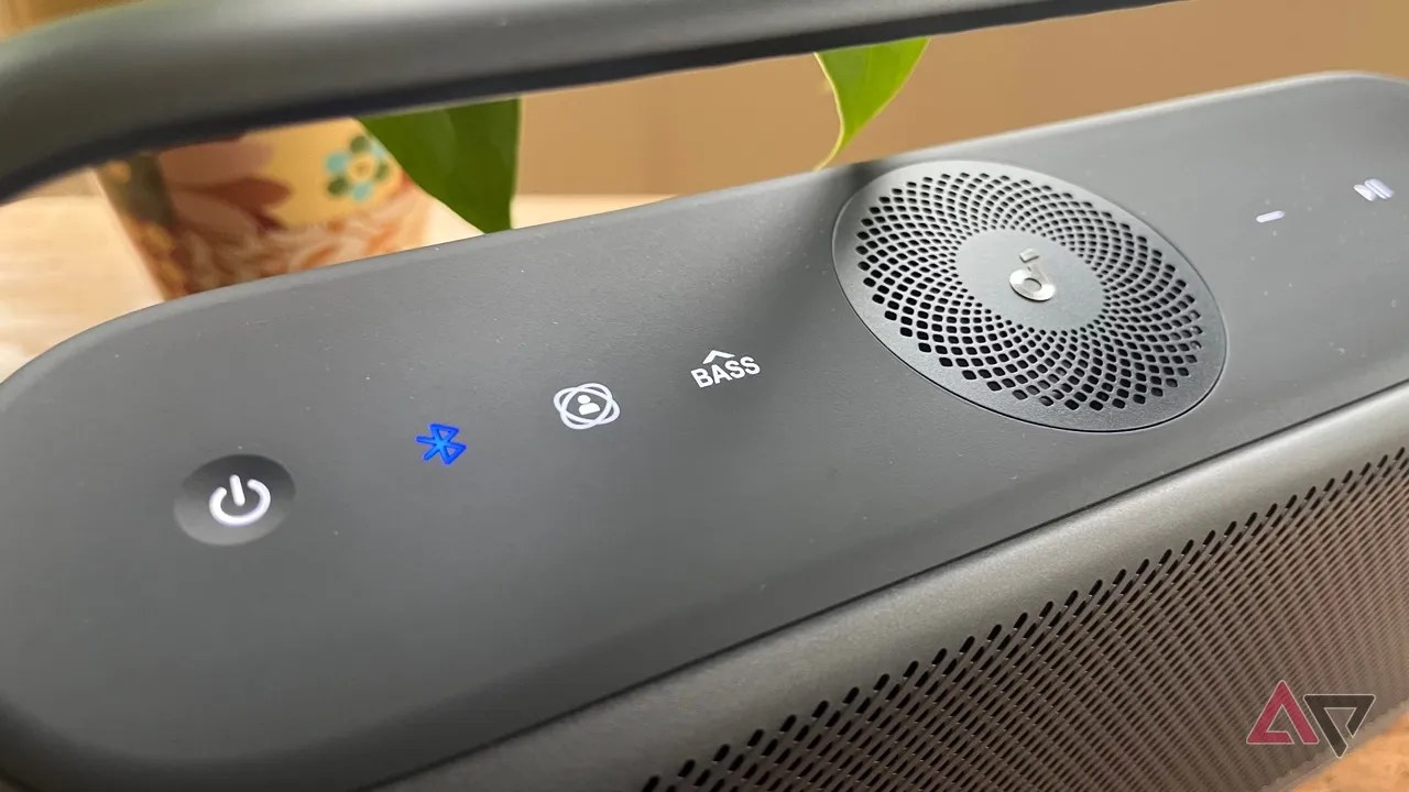 soundcore-motion-x600-closeup-controls Large