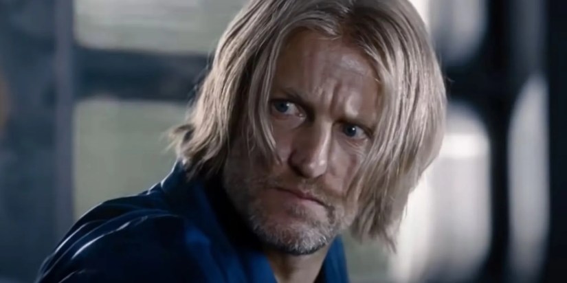 Haymitch Abernathy (Woody Harrelson) looking back at a person offscreen worriedly in The Hunger Games