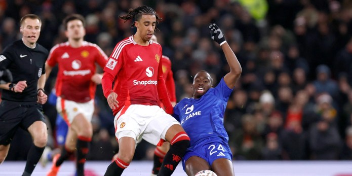 Man Utd se acerca para el defensor de la Premier League de £ 15 millones