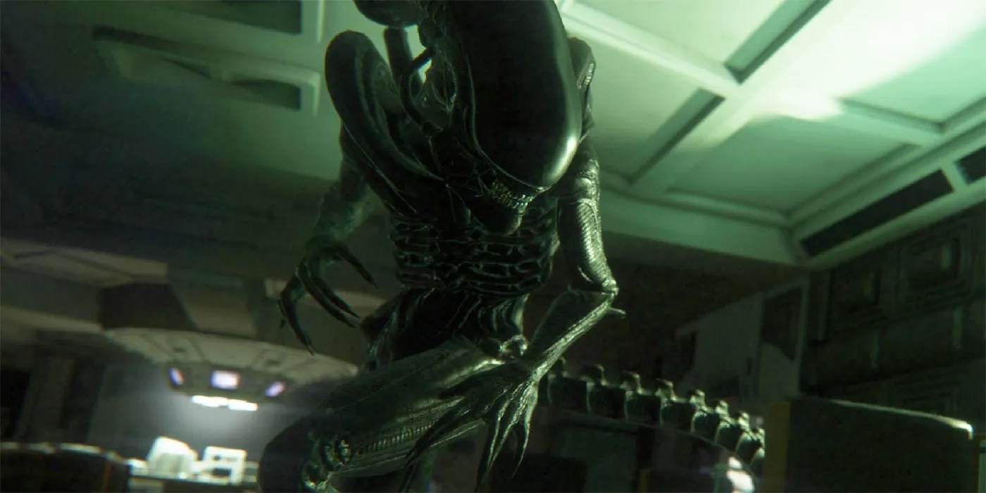 Alien from Alien Isolation in green lighting