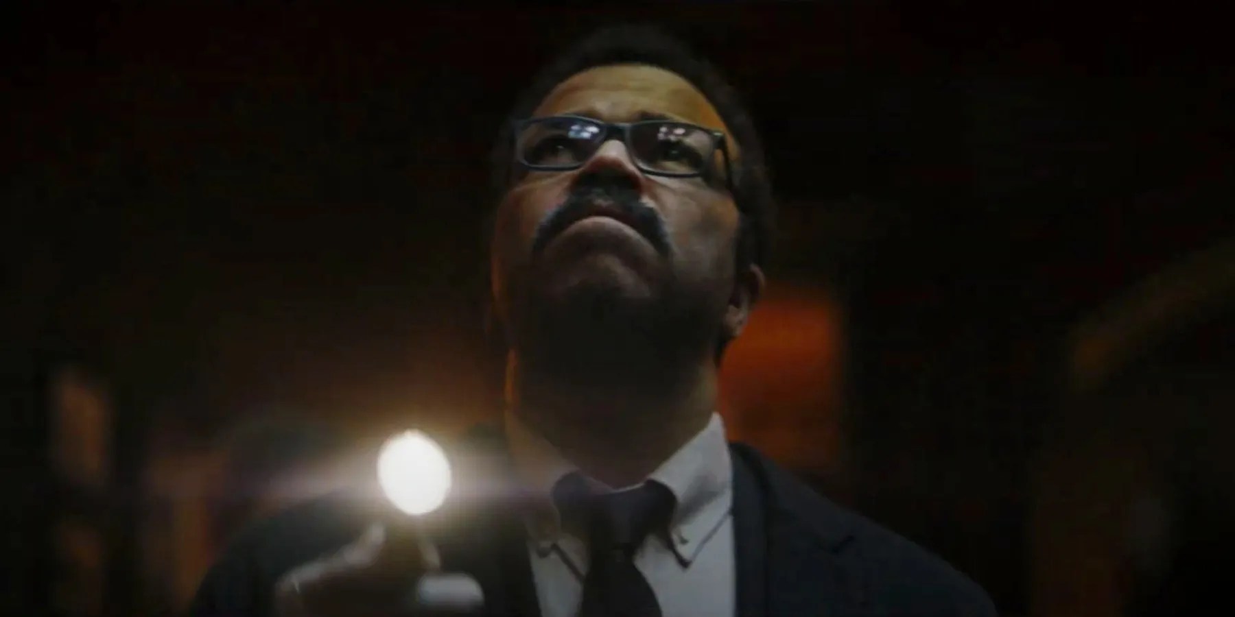 Jim Gordon flashlight Jeffrey Wright