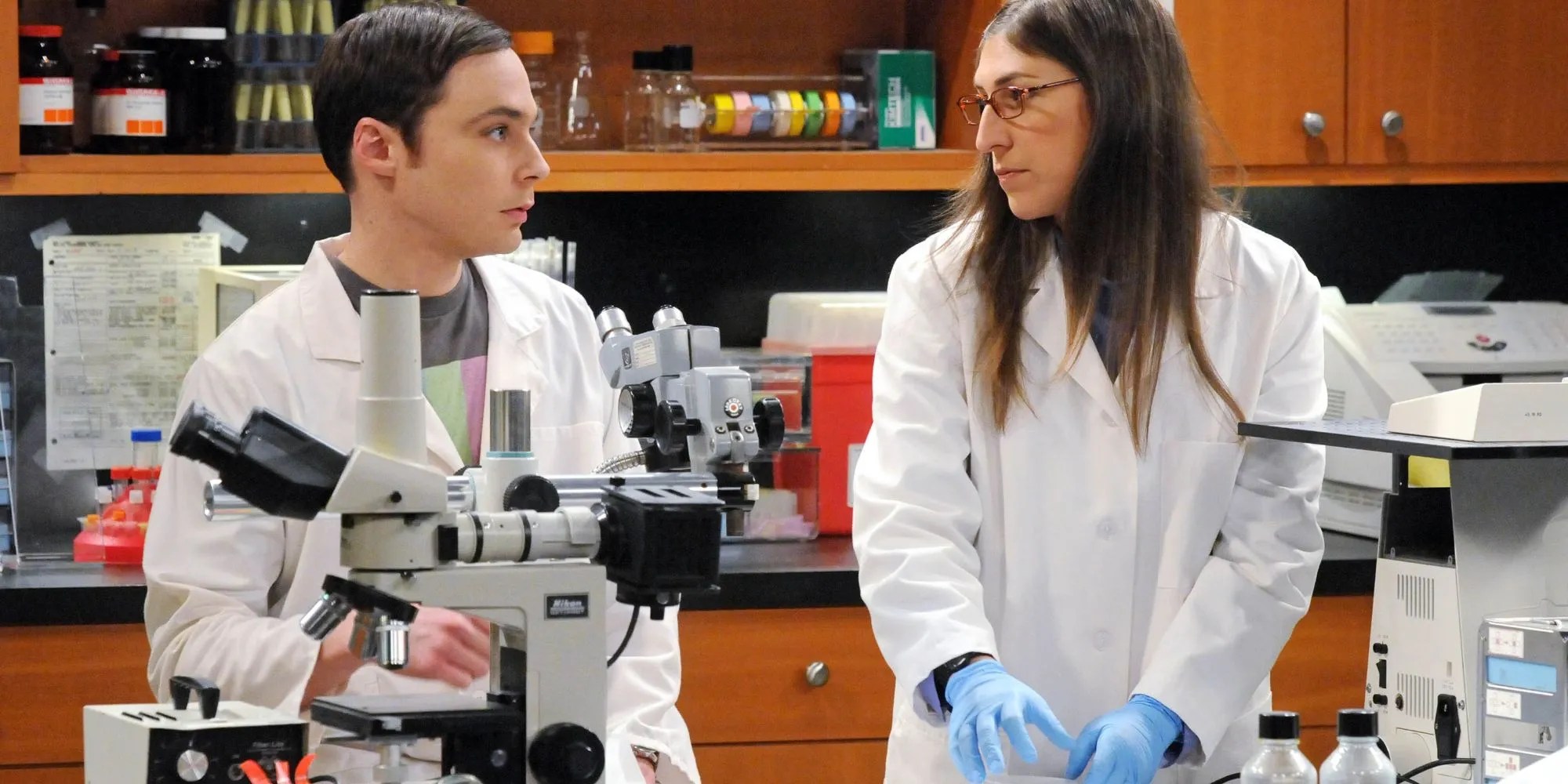 Sheldon and Amy work together in Amy&rsquo;s lab in The Big Bang Theory