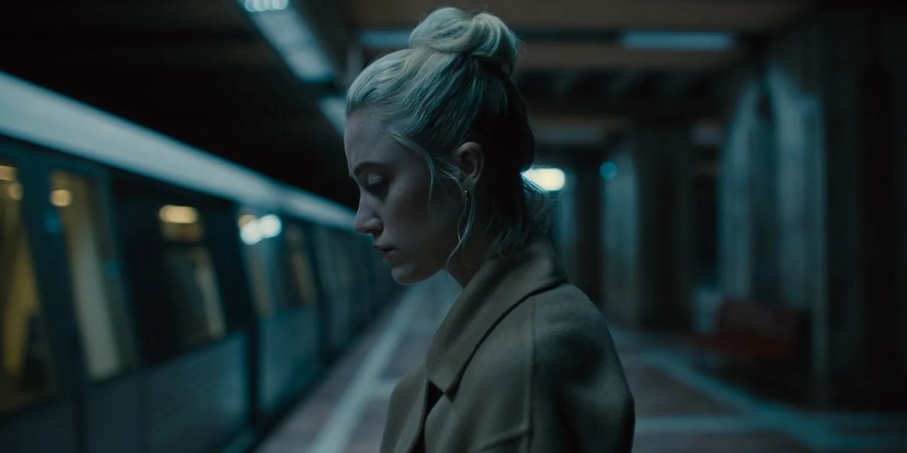 Maika Monroe in Watcher